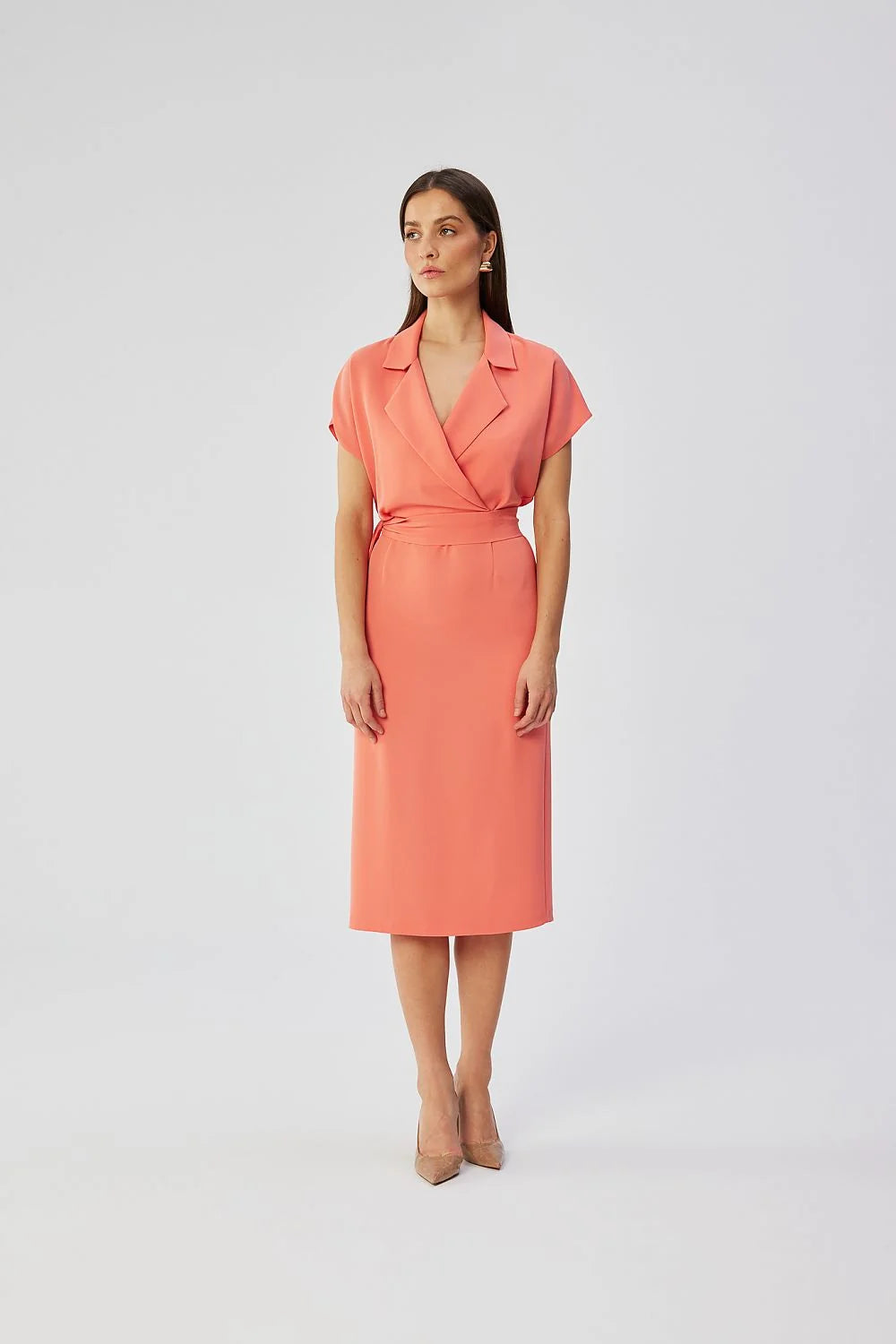 Robe midi élégante corail col à revers manches courtes ceinture assortie silhouette ajustée femmes occasion semi-formelle