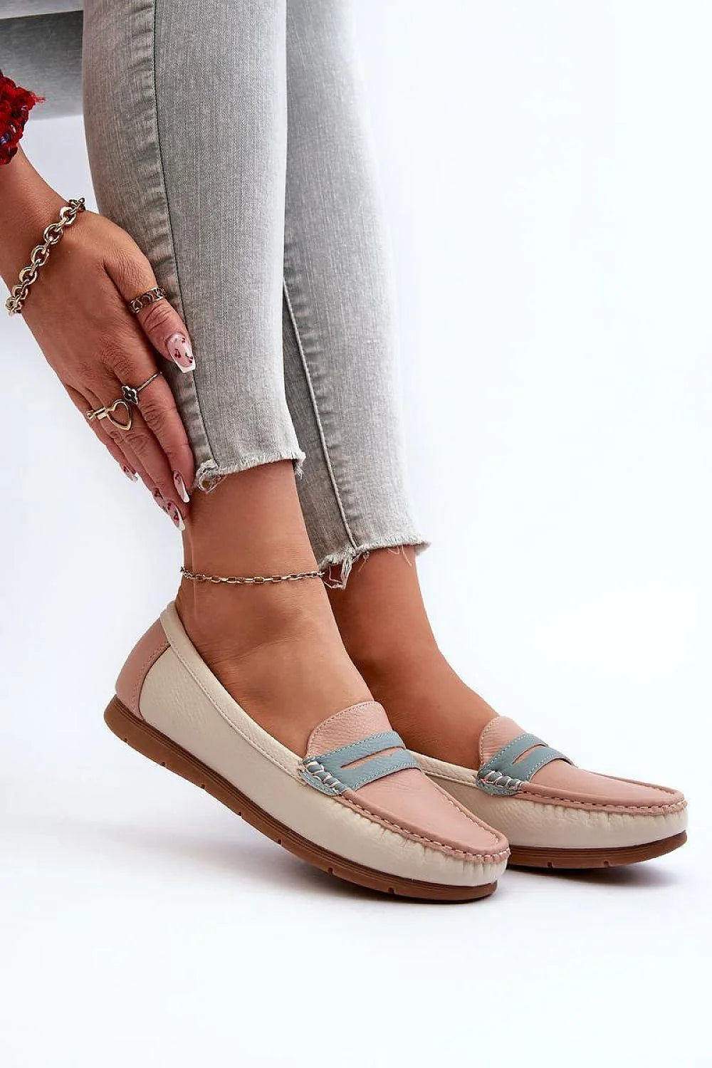 Mocassins pour femmes en cuir artificiel élégance moderne confortable avec détails bleu et rose