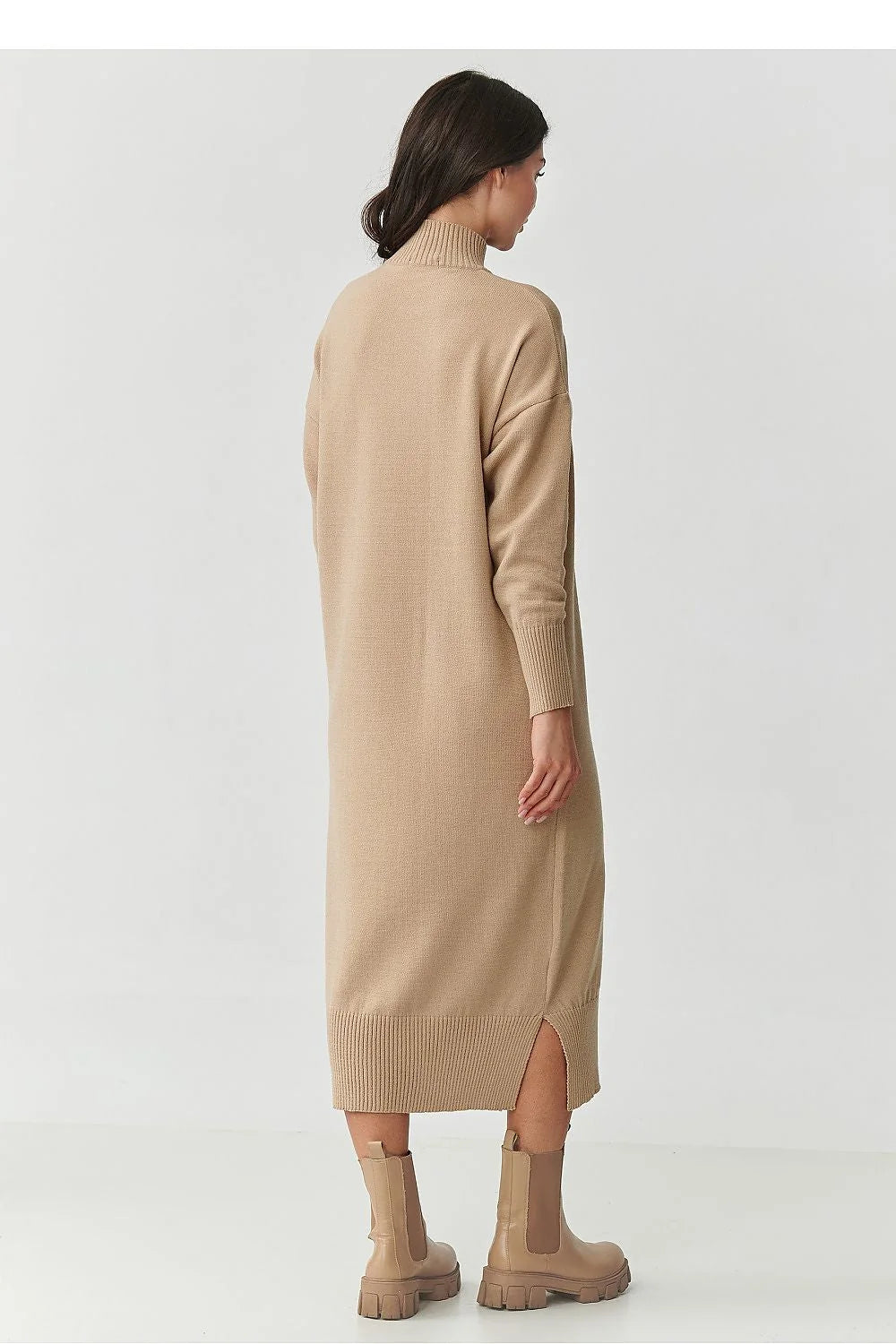 robe pull midi col roulé maille côtelée camel manches longues épaules tombantes oversize coupe droite fentes latérales élégante