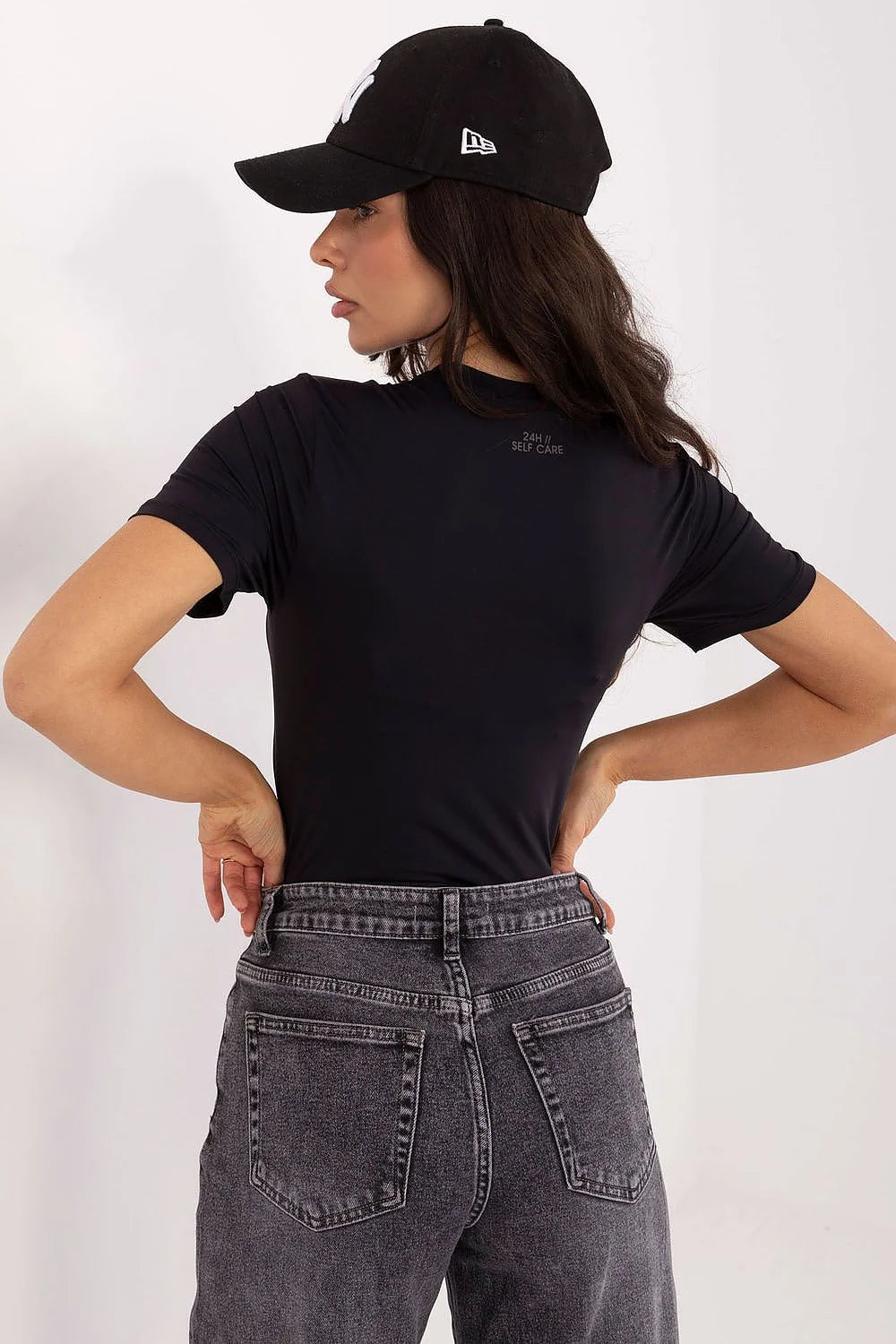 chemisier femme décontracté léger confortable stretch polyamide élasthanne ajusté silhouette manches courtes col rond sans fermeture motif lisse polyvalent quotidien