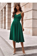 Robe de soirée élégante longue bretelles fines décolleté V vert émeraude tissu fluide jupe évasée femmes