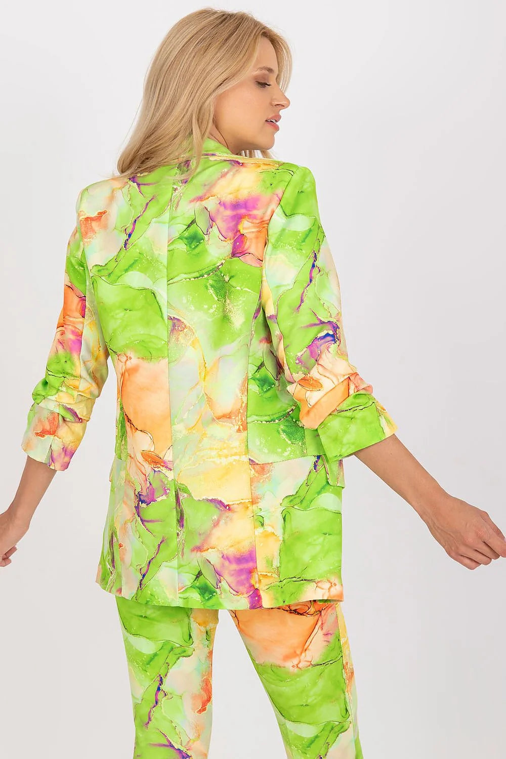 Veste artistique audacieuse pour femme en polyester satiné coupe droite épaules structurées manches longues sans bouton