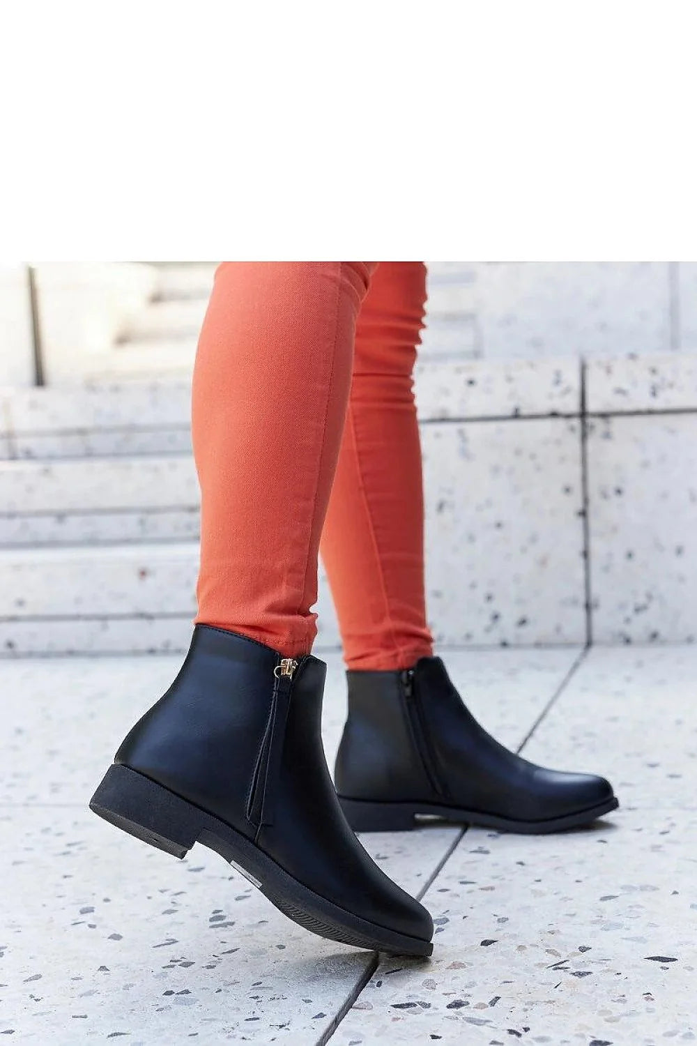 Bottines noires modernes épurées cuir imitation fermeture éclair métal argenté cheville haute semelle épaisse confort automne hiver femme
