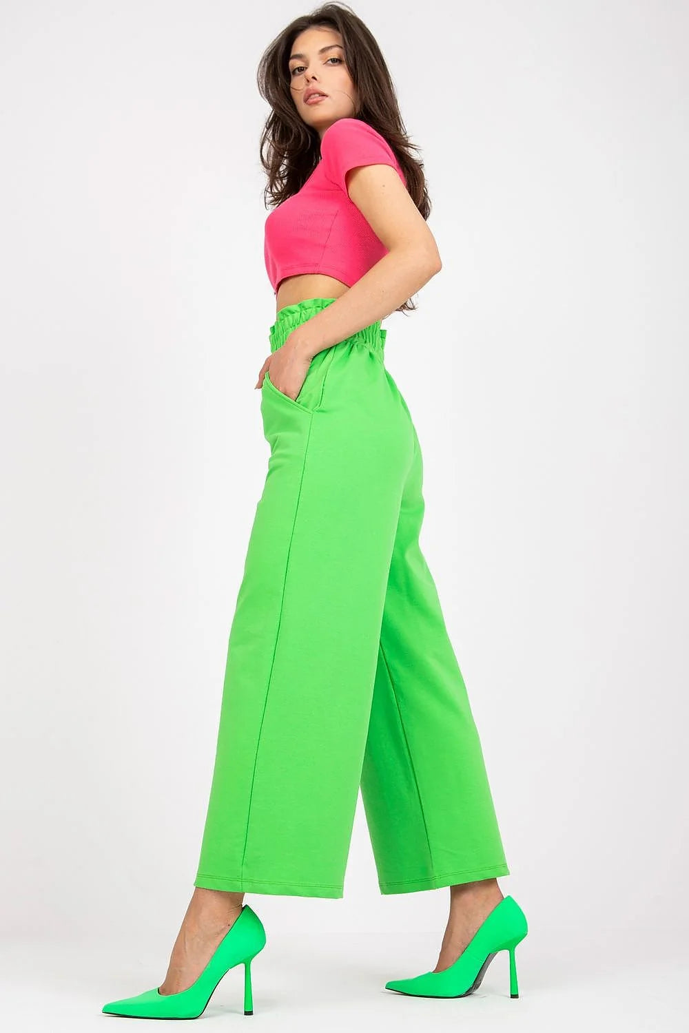 Pantalon survêtement Fancy高 taille haute couleur verte vif manches courtes crop top rose vif ensemble audacieux féminin mode moderne occasion décontractée