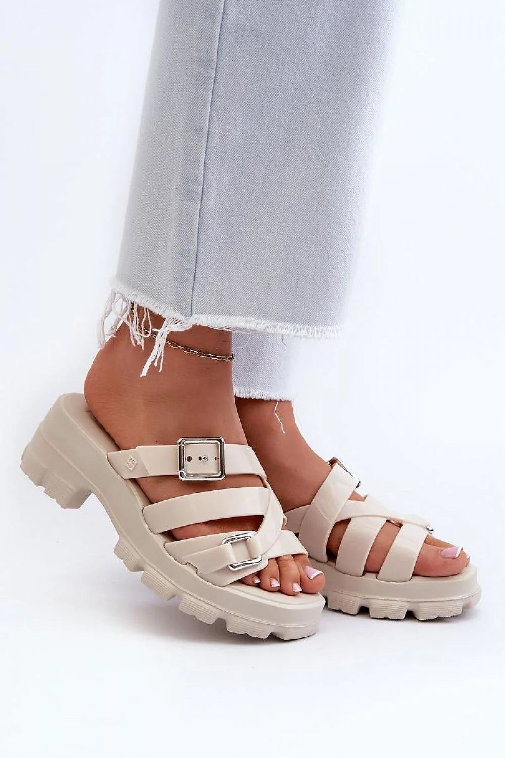 Sandales Step in style Zaxy design moderne tendance matériau synthétique couleur beige clair semelle crantée ajustable femmes