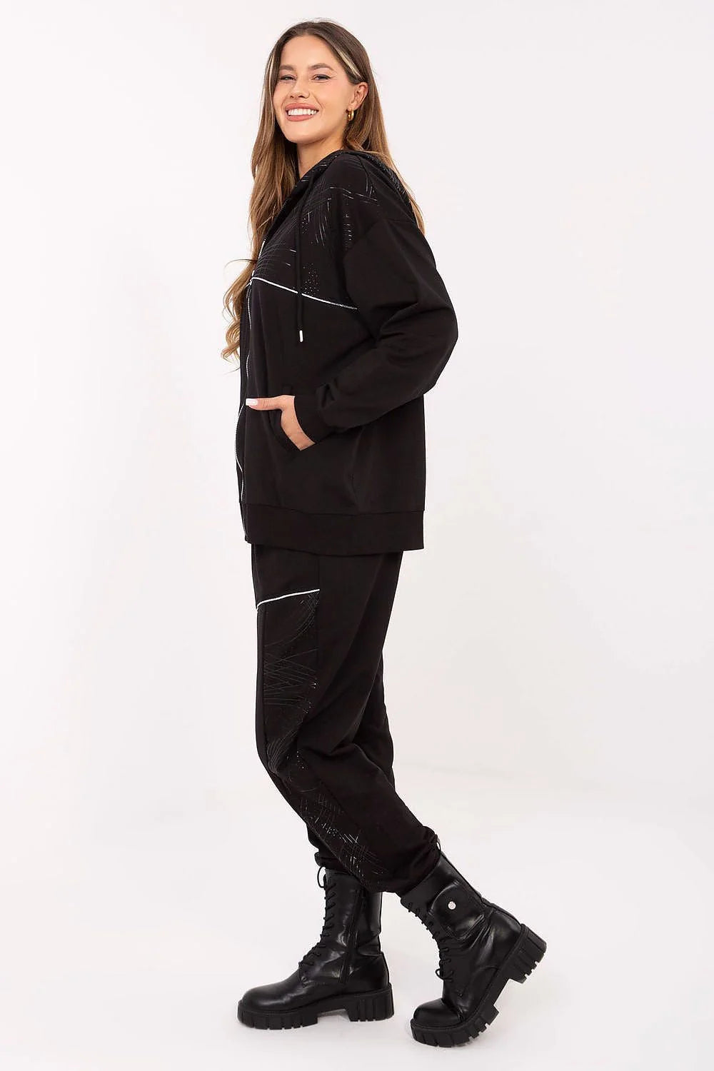 survêtement femme deux pièces veste zippée capuche pantalon jogger noir oversize décontracté zip apparent cordon taillehaute surpiqûre blanche contrastante