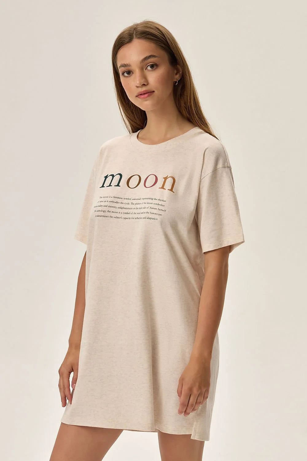 Chemise de nuit Henderson femme design cosmique lettrage moon coloré coton polyester coupe T-shirt confort nuits détente