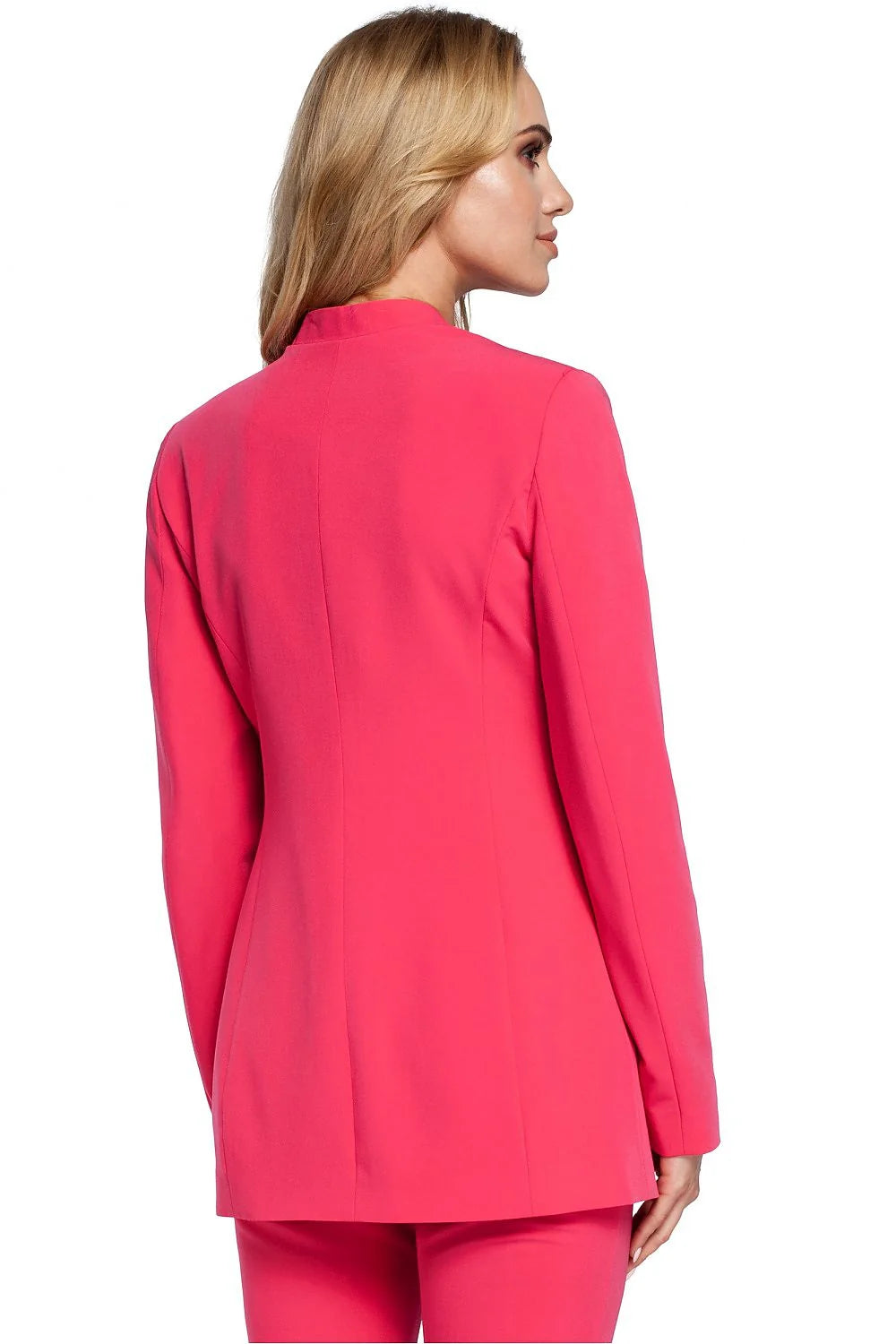Blazer femme ajusté en tissu bleu marine élégant pour un style professionnel et chic