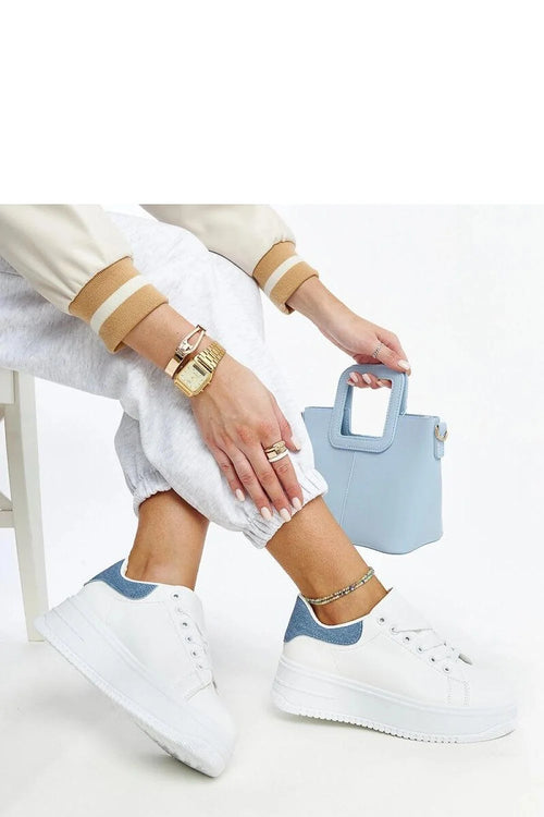 baskets platesforme blanches femme urbaine décontractée confortable synthétique denim bleu talon semelle caoutchouc épaisse texturée antidérapante lacets œillets métalliques minimaliste