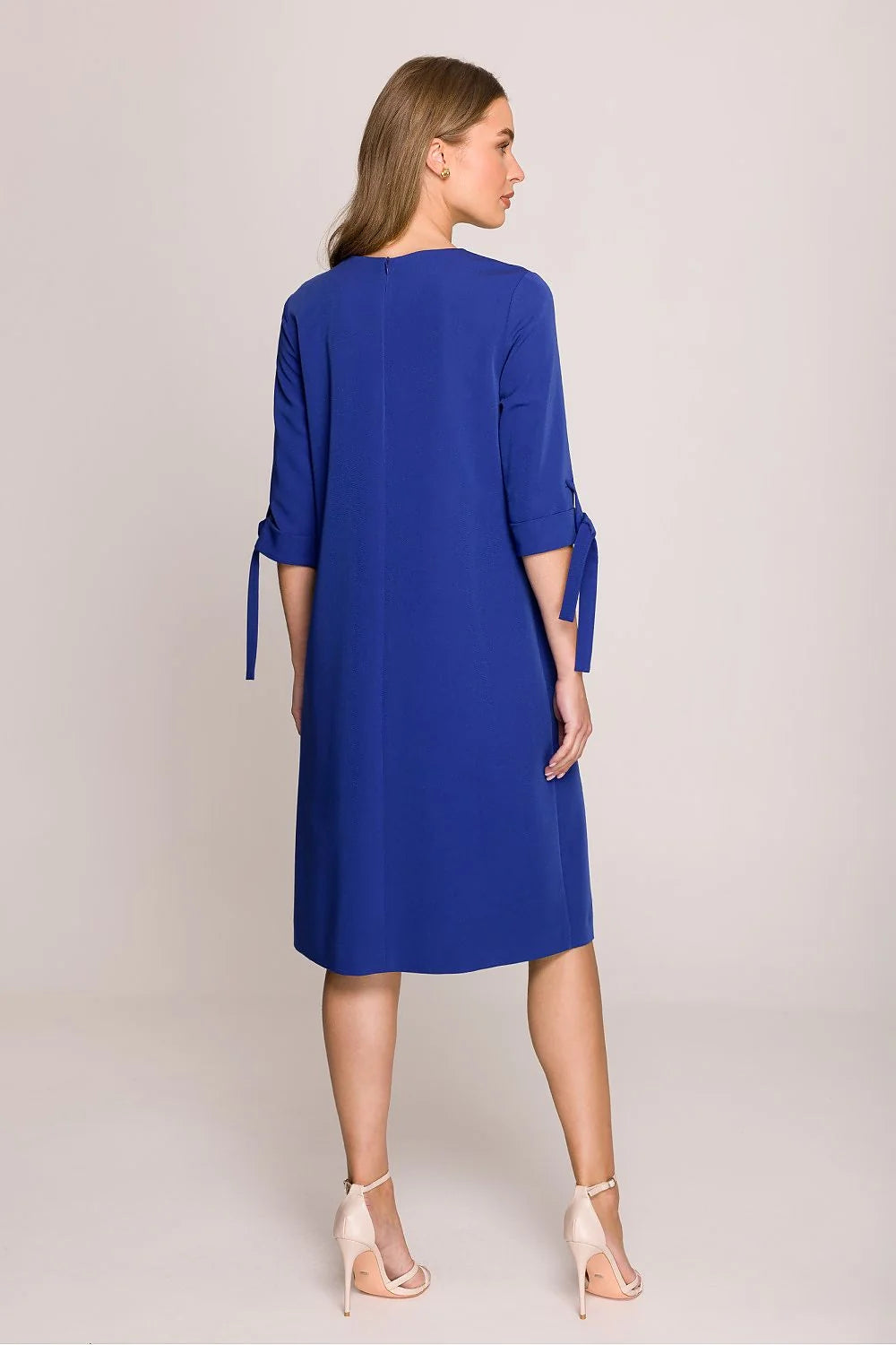 Robe de jour chic élégante manches 3/4 noeuds bleu cobalt femme coupe droite longueur genoux style moderne