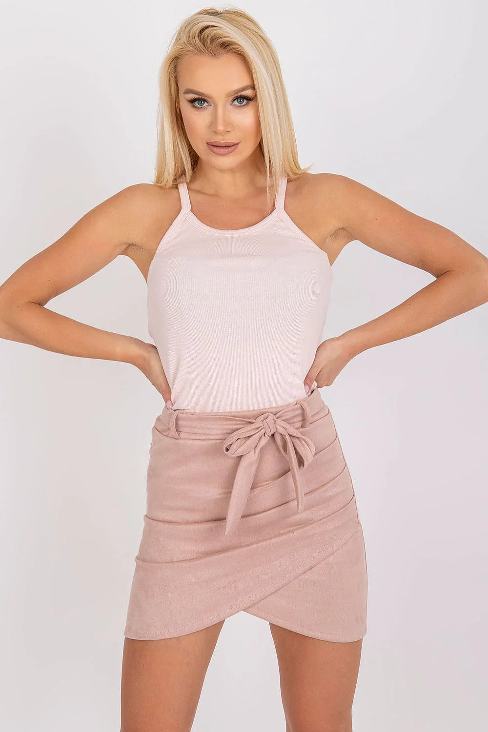 Tenue estivale femme débardeur pantalon couleur jaune verte coton élasthanne ajusté confort summer outfit