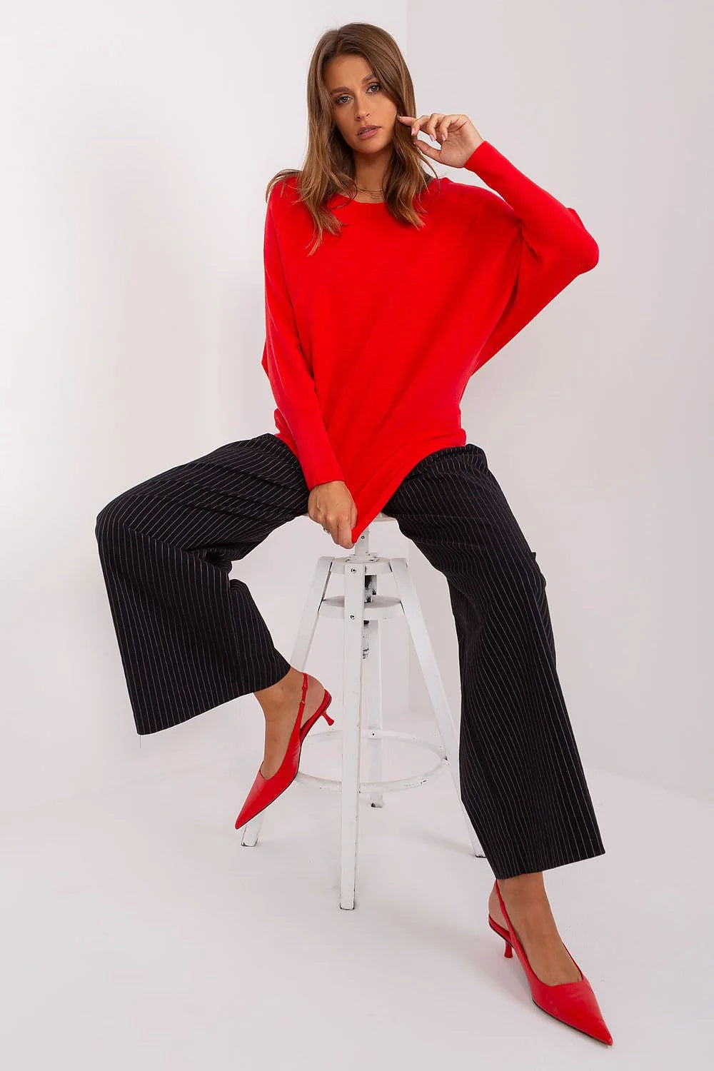 Pull pour femme en viscose et nylon couleur rouge vif manches longues encolure ronde coupe ample