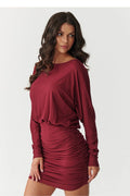 robe mini moulante bordeaux fronces latérales taille haute coupe blouson encolure bateau manches longues jersey extensible drapé maintien sculptant soirée