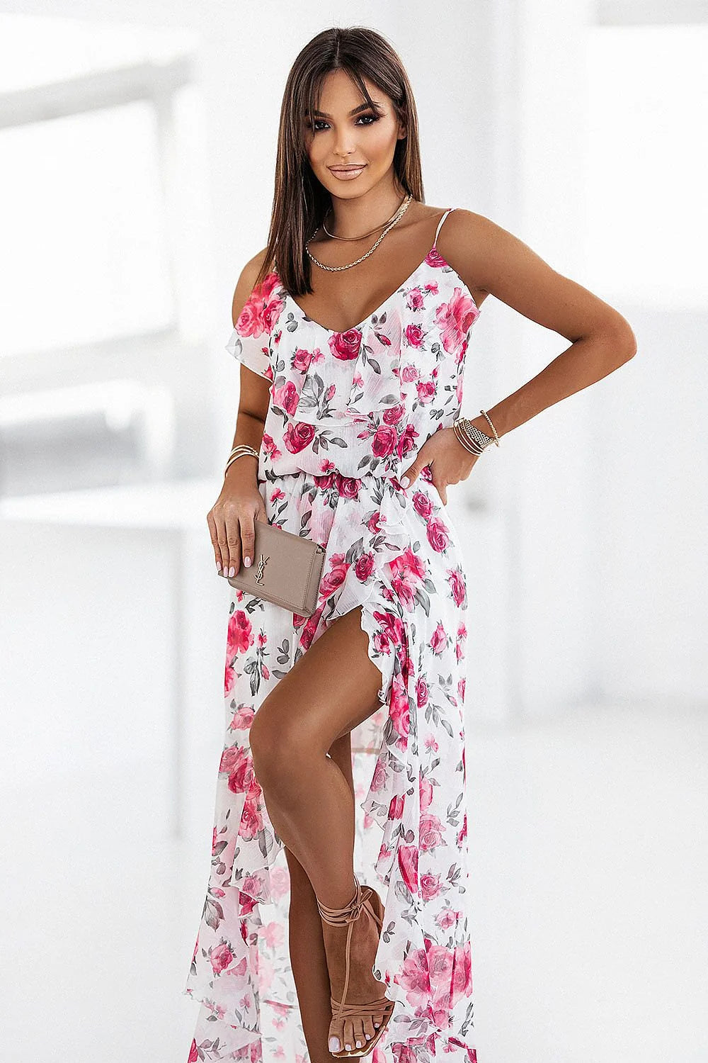 Robe longue été féminine style romantique mousseline soie blanc floral roses asymétrique volants bretelles spaghetti sans manches taille ajustable femme