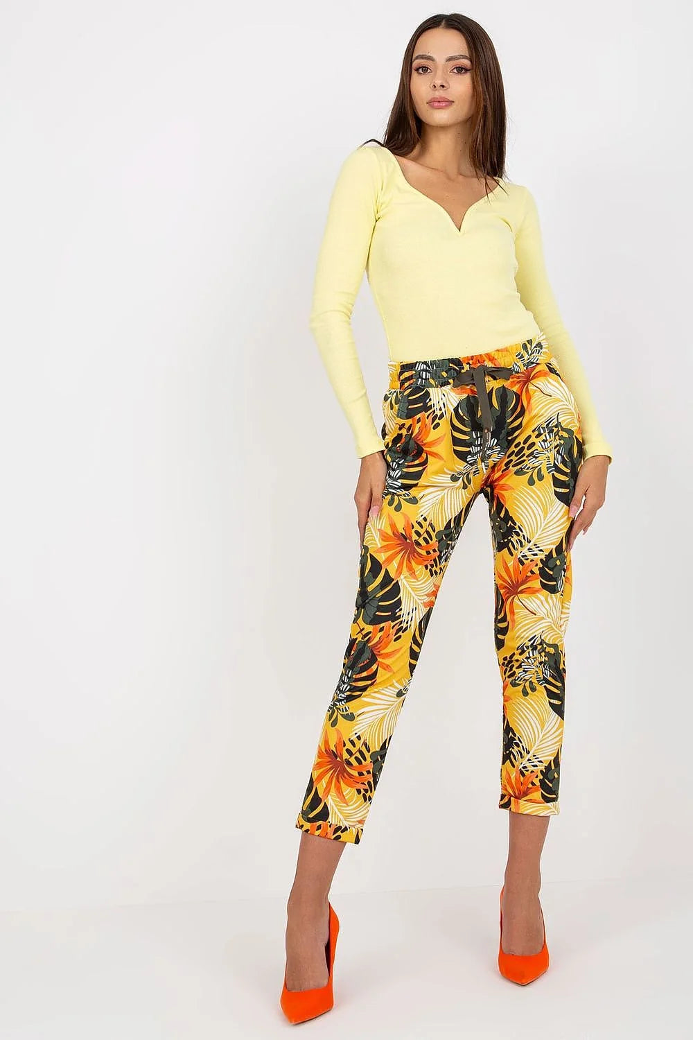 Tenue de mode pour femme pantalon survêtement motifs tropicaux haut V profond chaussures sport couleurs vives occasion estivale