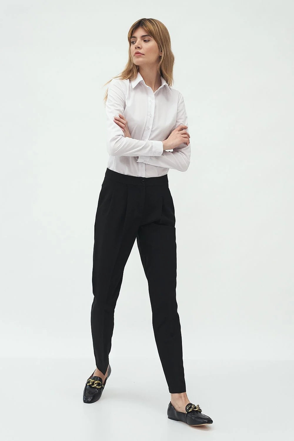 Chemise femme blanche coton polyester élégante ajustée vintage classique versatile poignets boutonnés chic