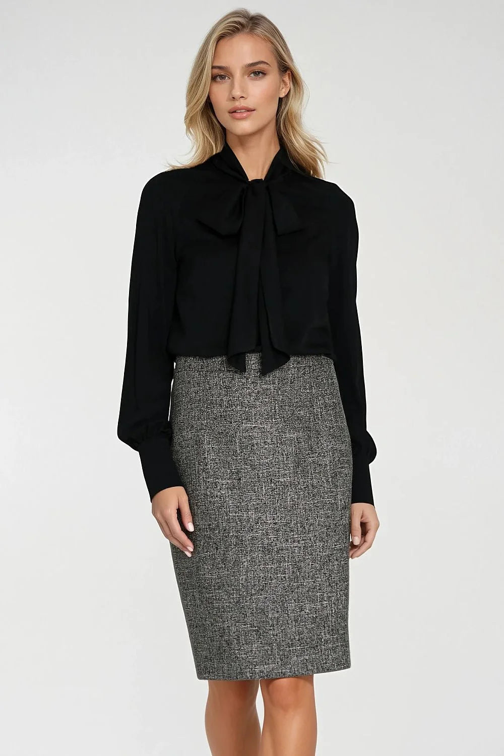 chemisier blouse lavallière noire viscose fluide délicate toucher manches longues poignets larges boutons décoratifs coupe droite polyvalent élégant professionnel soirée