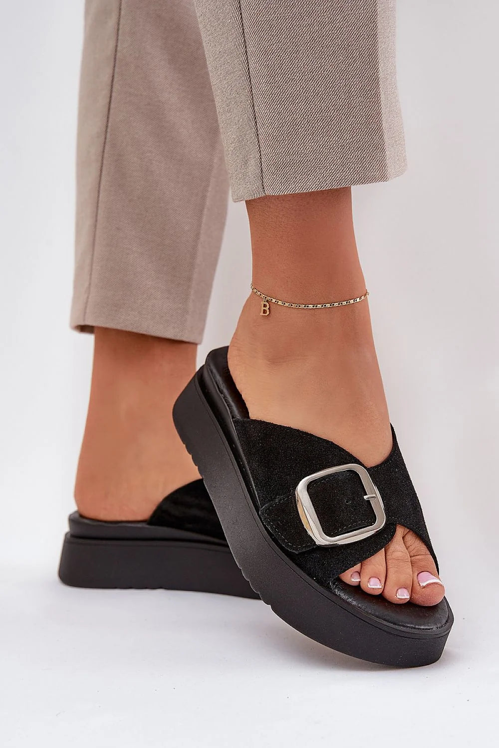 Sandales élégantes en daim naturel pour femme, plateforme 3.5 cm, boucle métallique argentée, style moderne et polyvalent