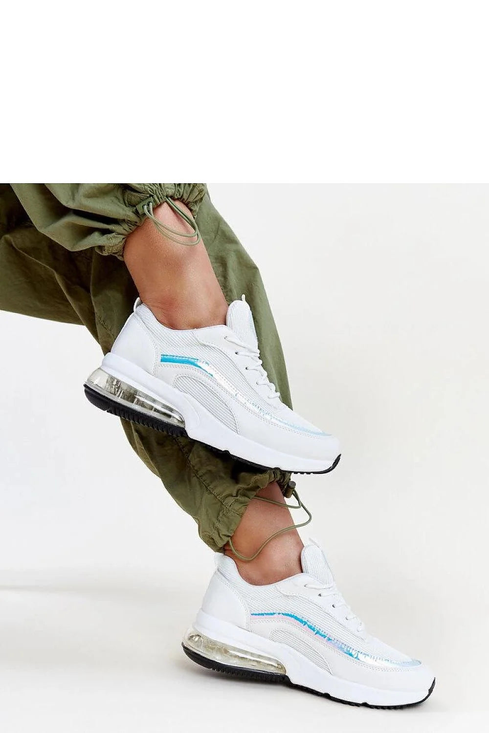 Baskets femmes style moderne urbain cuir synthétique mesh blanc bleu clair logo logo incrusté semelle amortie lacets blancs