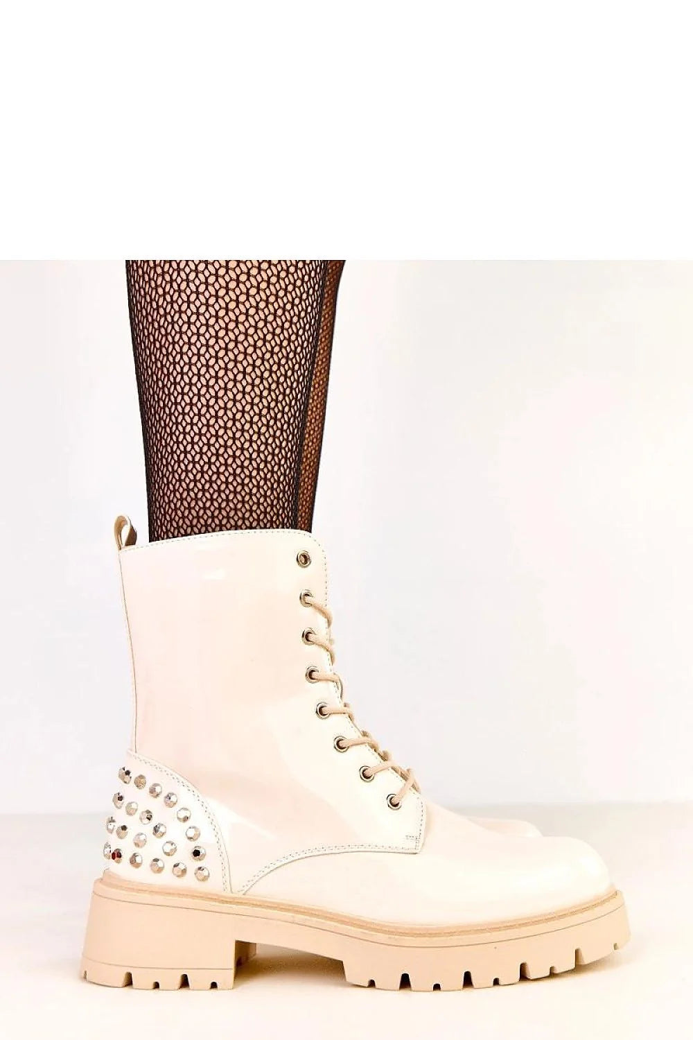 bottines femme simili cuir verni beige nude montantes cheville talonstable hauteur55mm semelle crantée plateforme strass clous métalliques