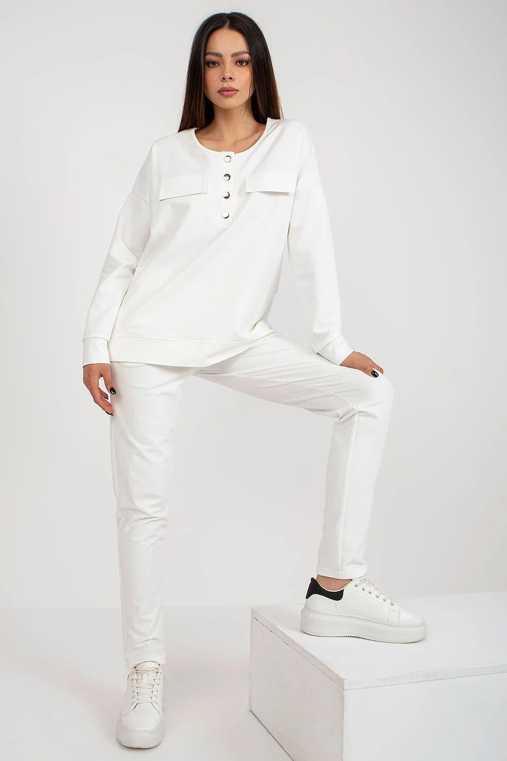 ensemble Lakerta féminin blanc coton élasthanne sweat oversize col rond pressions poches poitrine jogger slim taille élastique molleton confortable minimaliste
