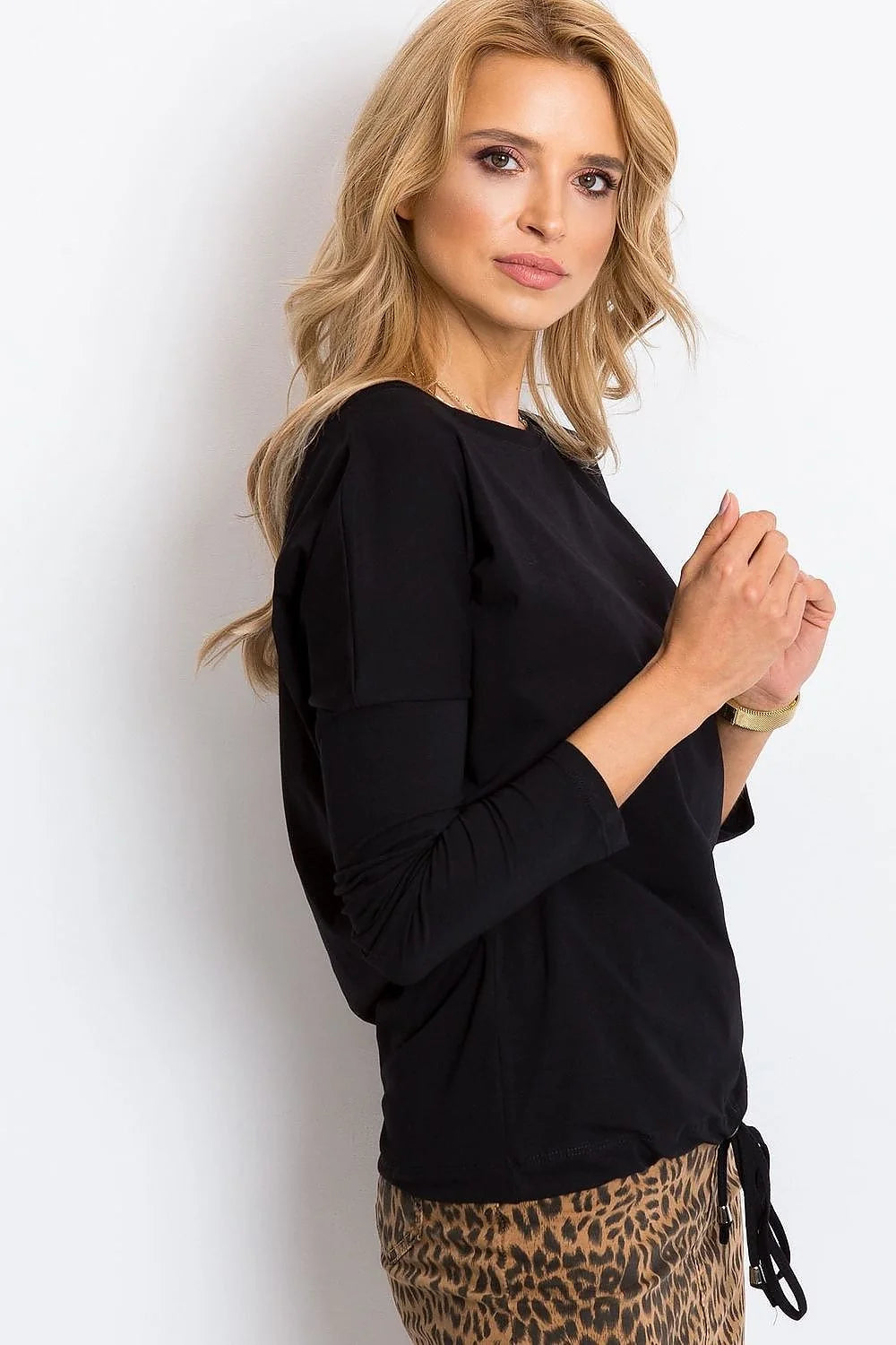 Sweat féminin en coton bleu marine manches longues coupe décontractée confortable style casual tendance