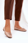 ballerines élégantes femme nude pastel verni cuir artificiel bout pointu ornement ajouré logo minimaliste talon plat confortable bureau