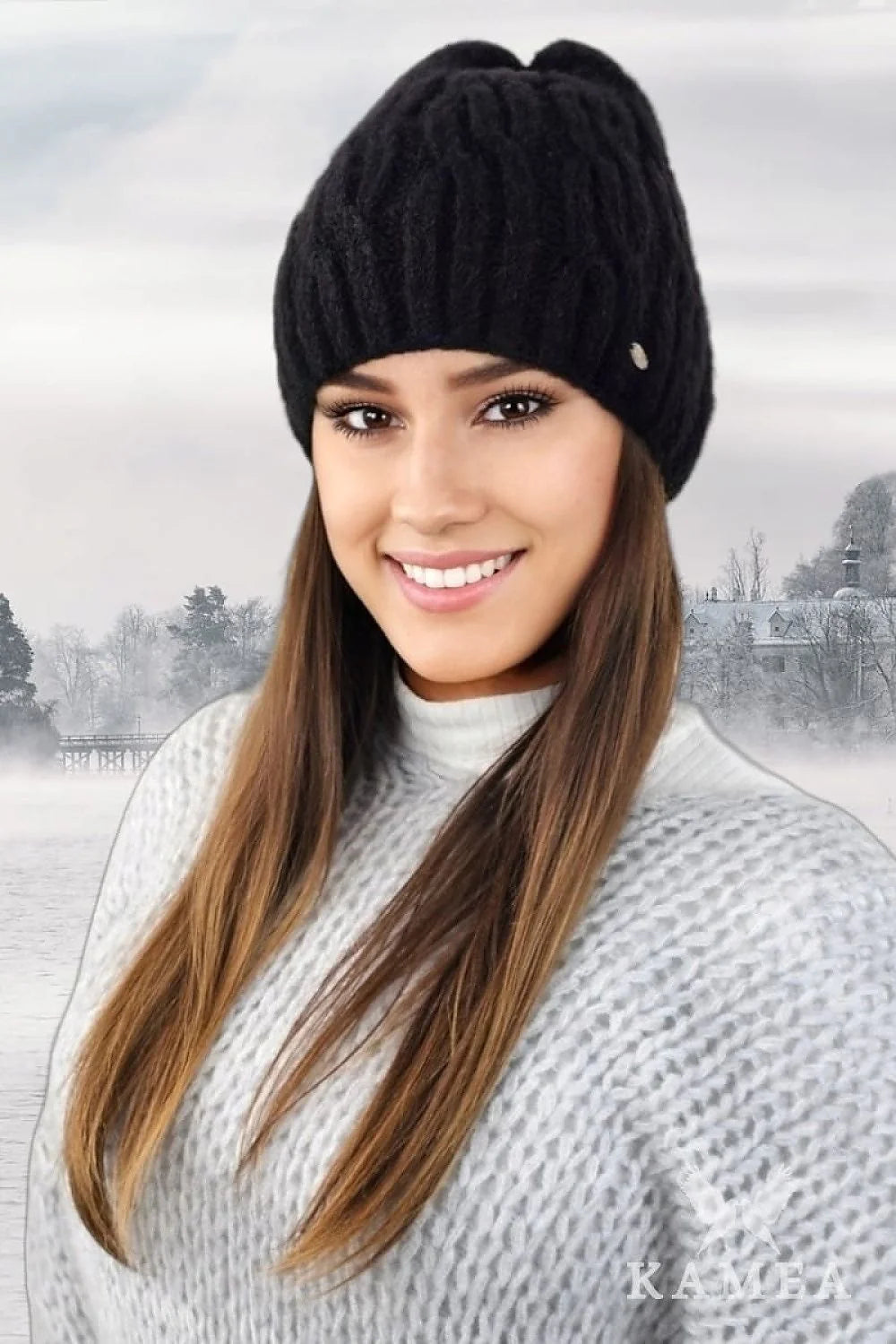 Bonnet d'hiver en laine noir torsadé pull-over gris clair tricot texturé mode femme élégant chic coupe ajustée