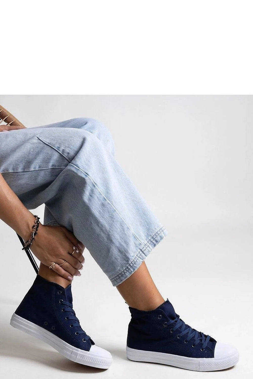 Baskets montantes pour femmes style casual couleur bleu marine tige en toile semelle en caoutchouc lacets assortis fermeture à lacets collection été 2023