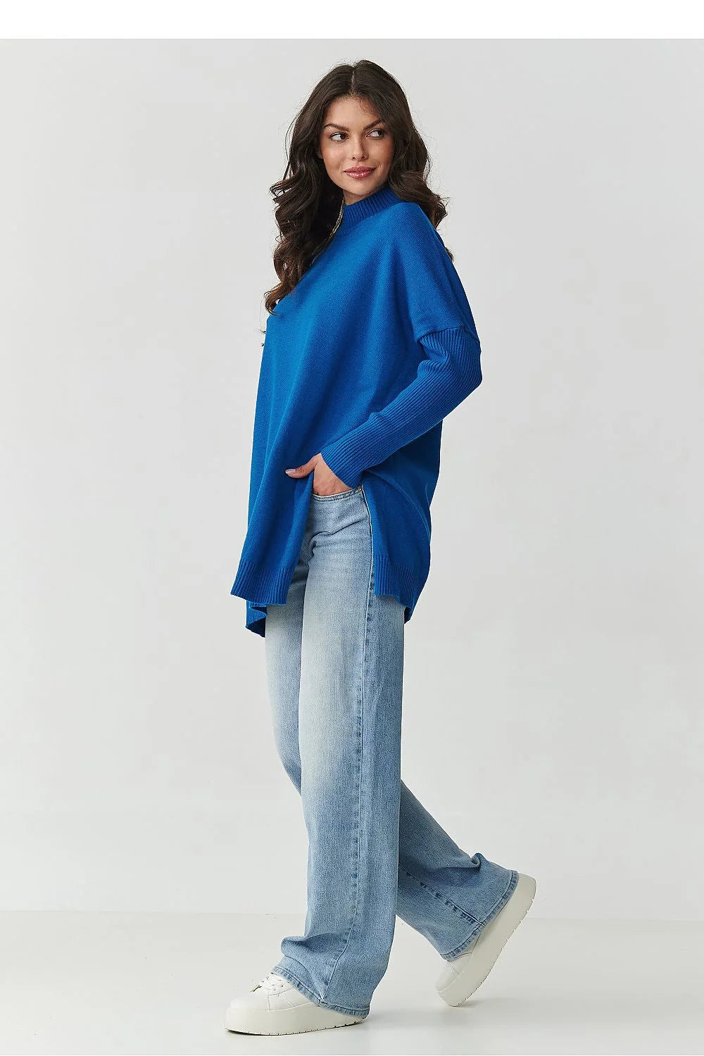 pull oversize femme viscose mélange bleu cobalt col montant côtelé manches longues épaules tombantes fentes latérales coupe longue