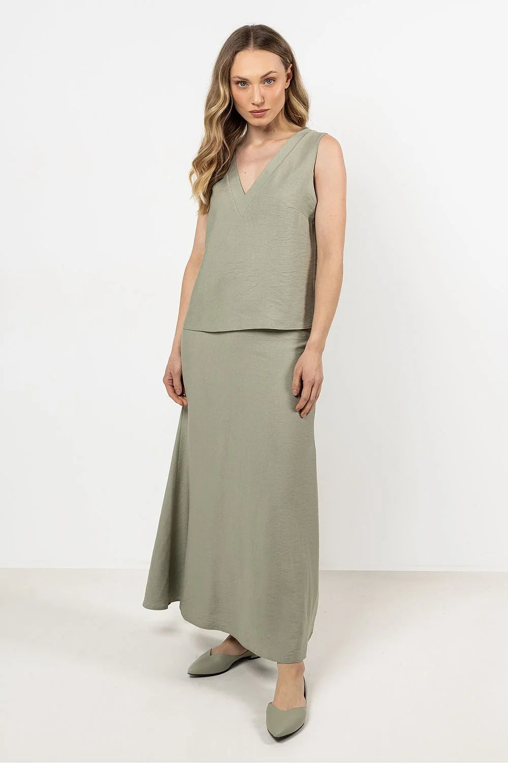 Jupe longue AWAMA sage vert haute sans manches en rayon doux coupe évasée taille élastique femme