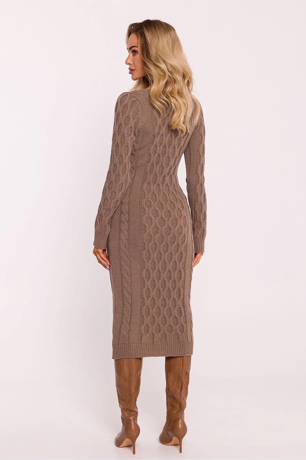 Robe tricotée élégante longueur midi manches longues encolure en V motif torsadé couleur marron taupe fabrication polonaise acrylique nylon femme