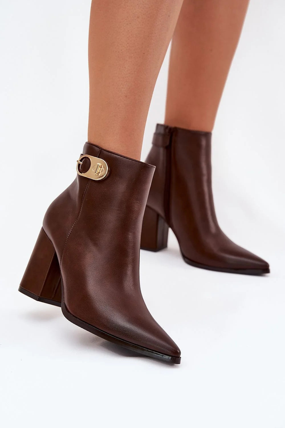 bottes talons femmes cuir écologique fermeture éclair bouts pointus allongeantes colonne 9cm stabilité confort sangle dorée élégance subtile polyvalente moderne