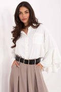 chemise femme blanche manches longues volants superposés col montant boutonnée poche poitrine coupe courte fluide drapée polyester élasthanne stretch confortable