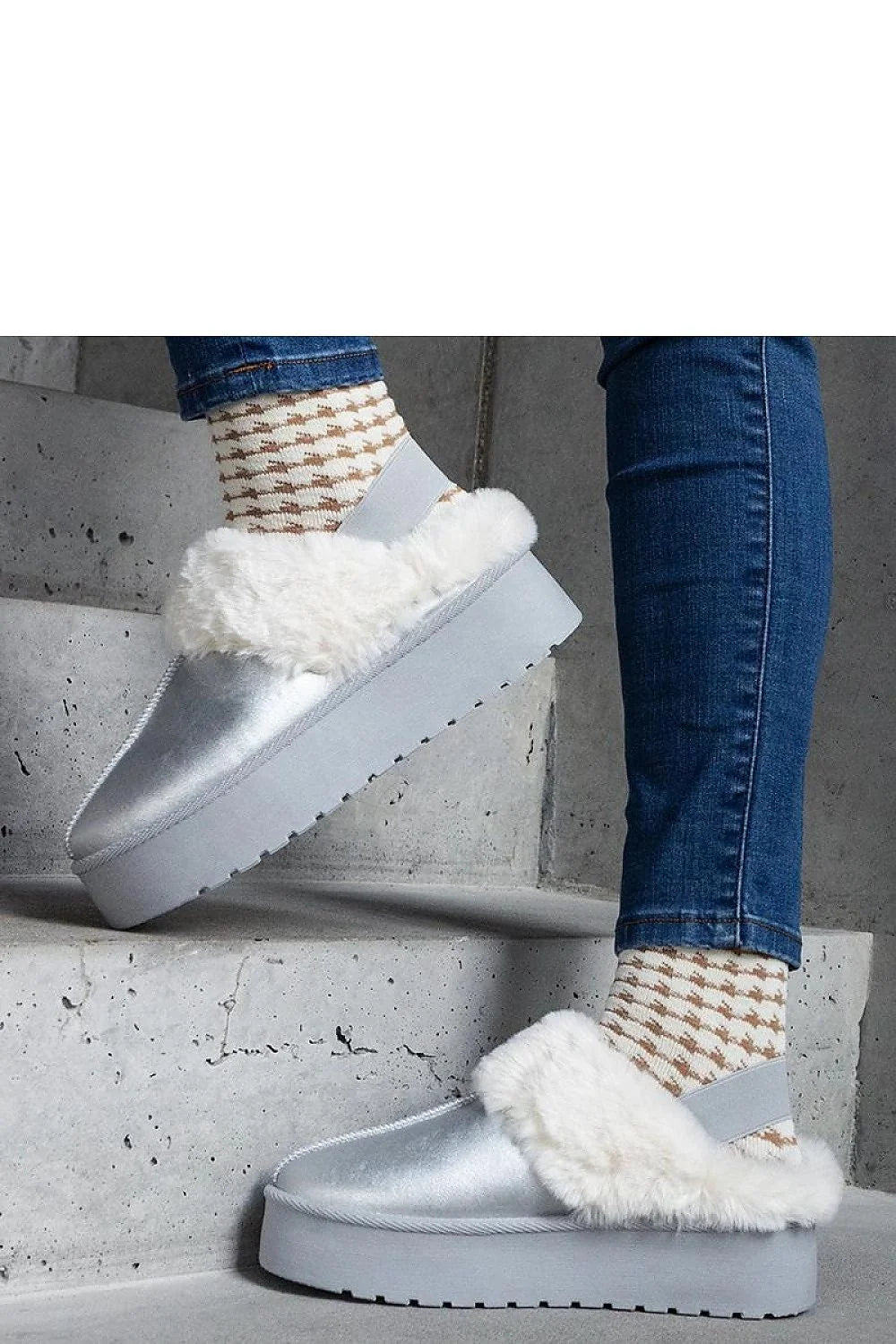 bottes neige solea style moderne mocassin plateforme épaisse fourrure blanche argenté brillant synthétique semelle crantée antidérapante rembourrée confortable urbaine cocooning