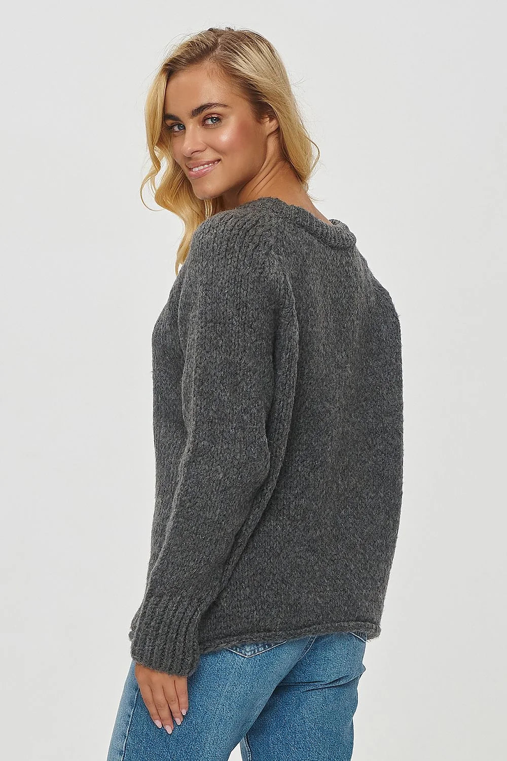 Pull-over ample pour femme Chandail Makadamia gris foncé manches longues encolure ronde tissu tricoté confortable et chaud
