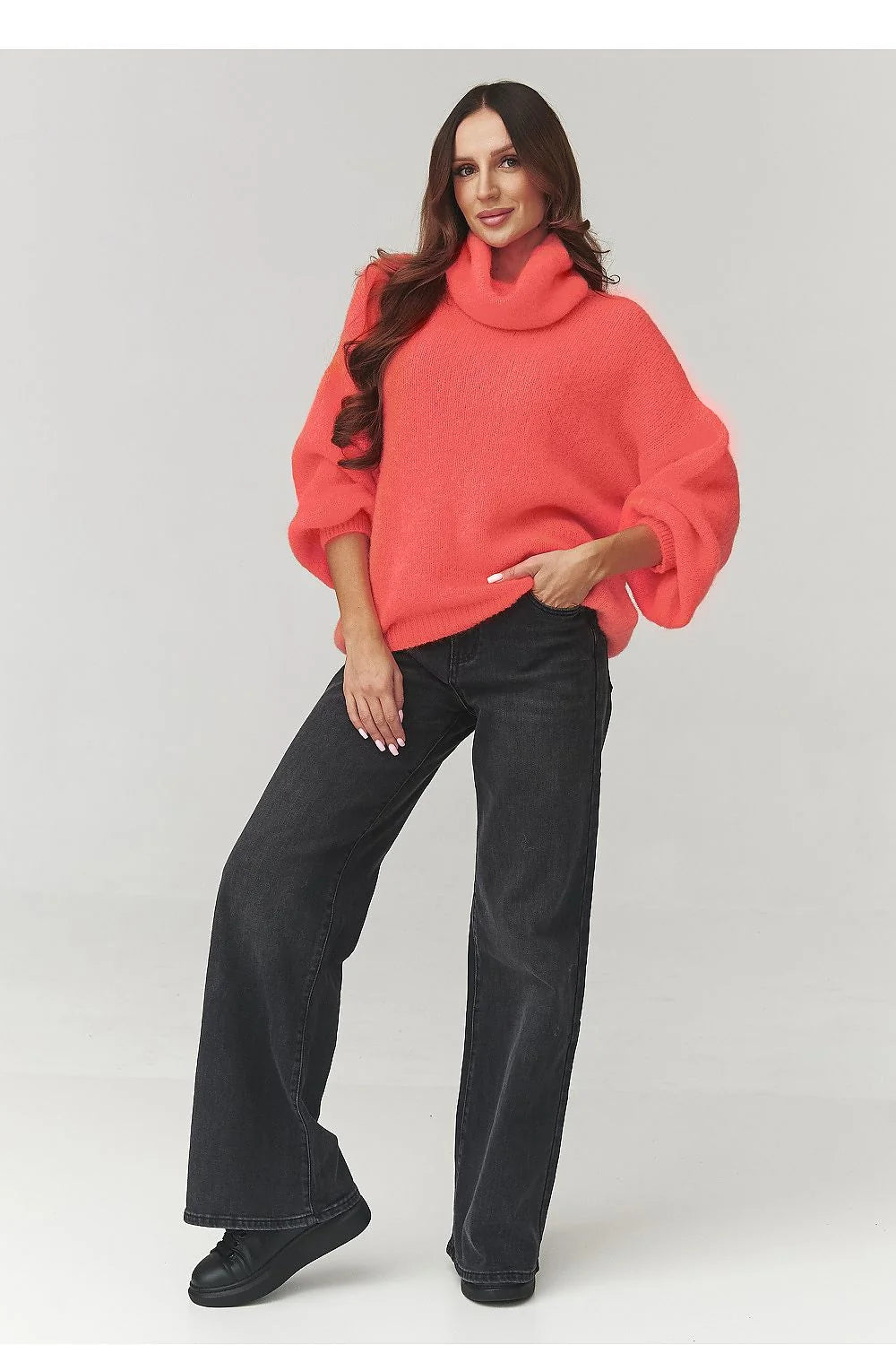 pull femme oversize col roulé maille duveteuse corail vif coupe ample manches bouffantes poignets côtelés large longueur hanche cocooning moelleuse