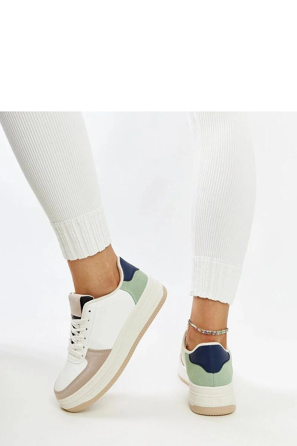 Sneakers femmes design moderne couleur multicolore cuir synthétique confort plateforme moyenne style urbain basses manuelles