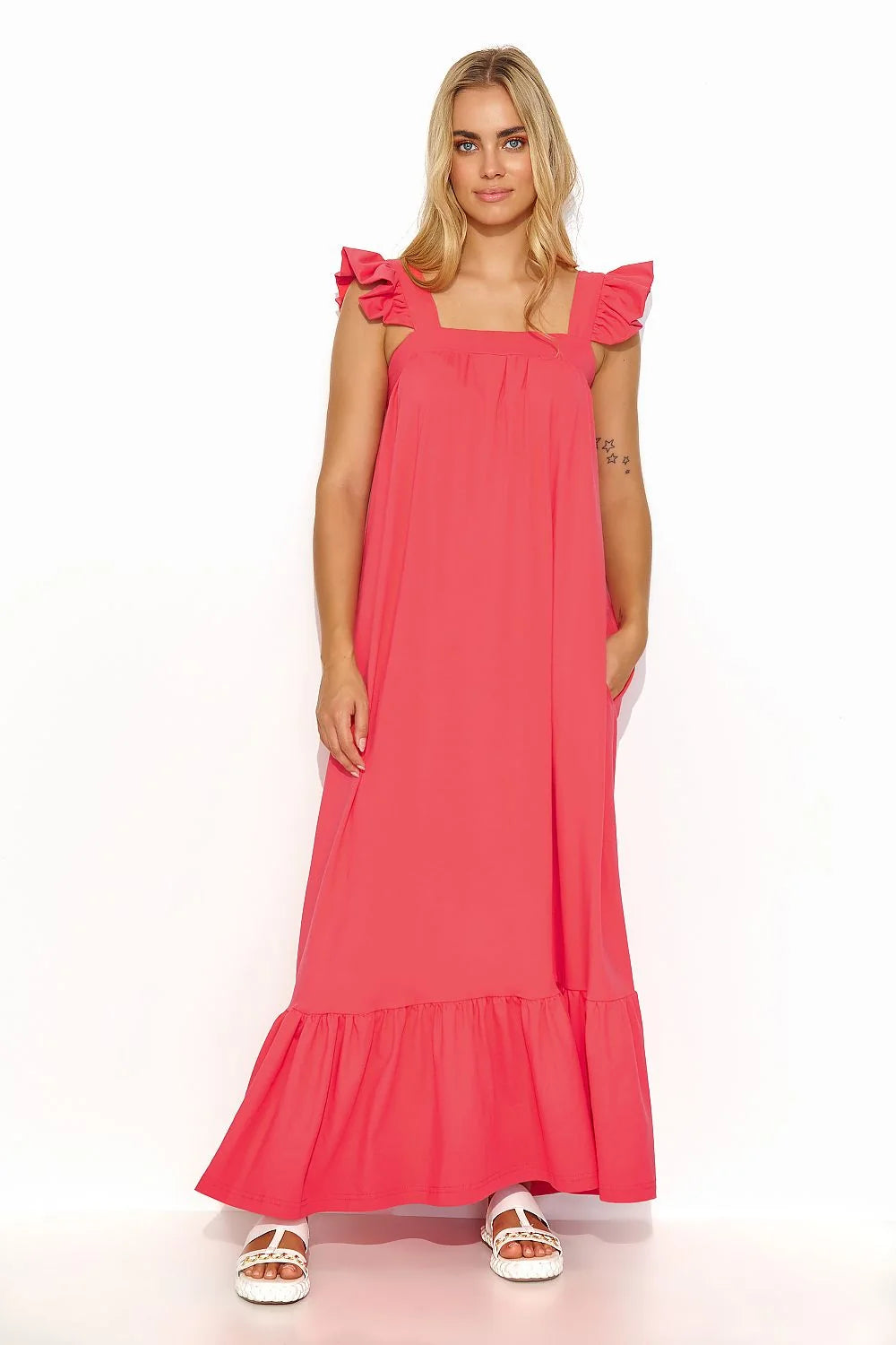 robe longue corail maxi estivale bohème décontractée fluide ample bretelles volantées encolure carrée fronces poitrine poches latérales tissu léger plage