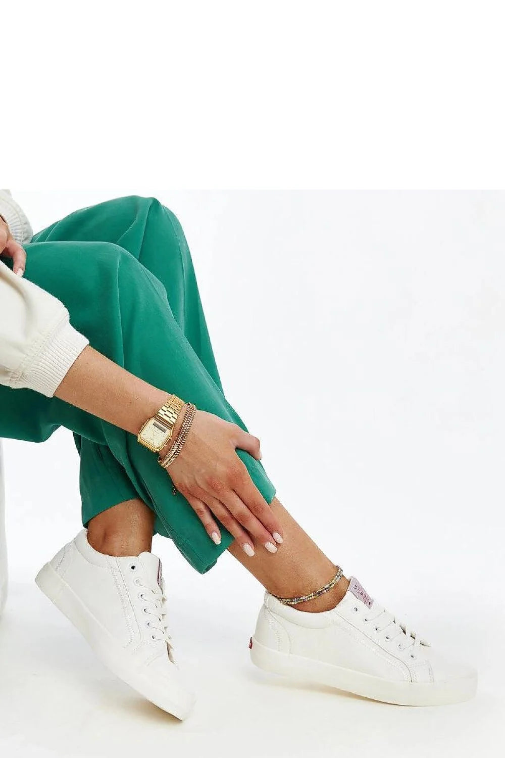 Baskets modernes femmes confortables simili cuir écologique blanches lacées semelle caoutchouc profil bas style urbain tous les jours