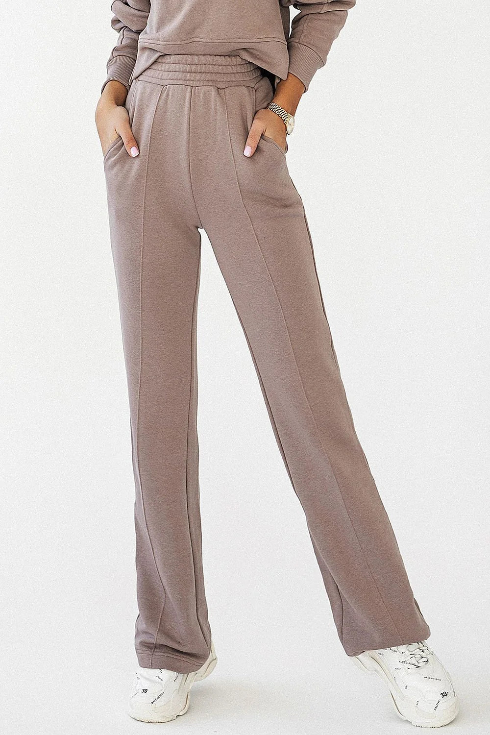 Pantalon survêtement IVON femme, style décontracté, coton élasthanne, taille haute, poches latérales, couleur verte émeraude, coupe droite, élastique confortable, look intemporel, occasion quotidienne, élégance subtile, vêtement polyvalent, mode féminine