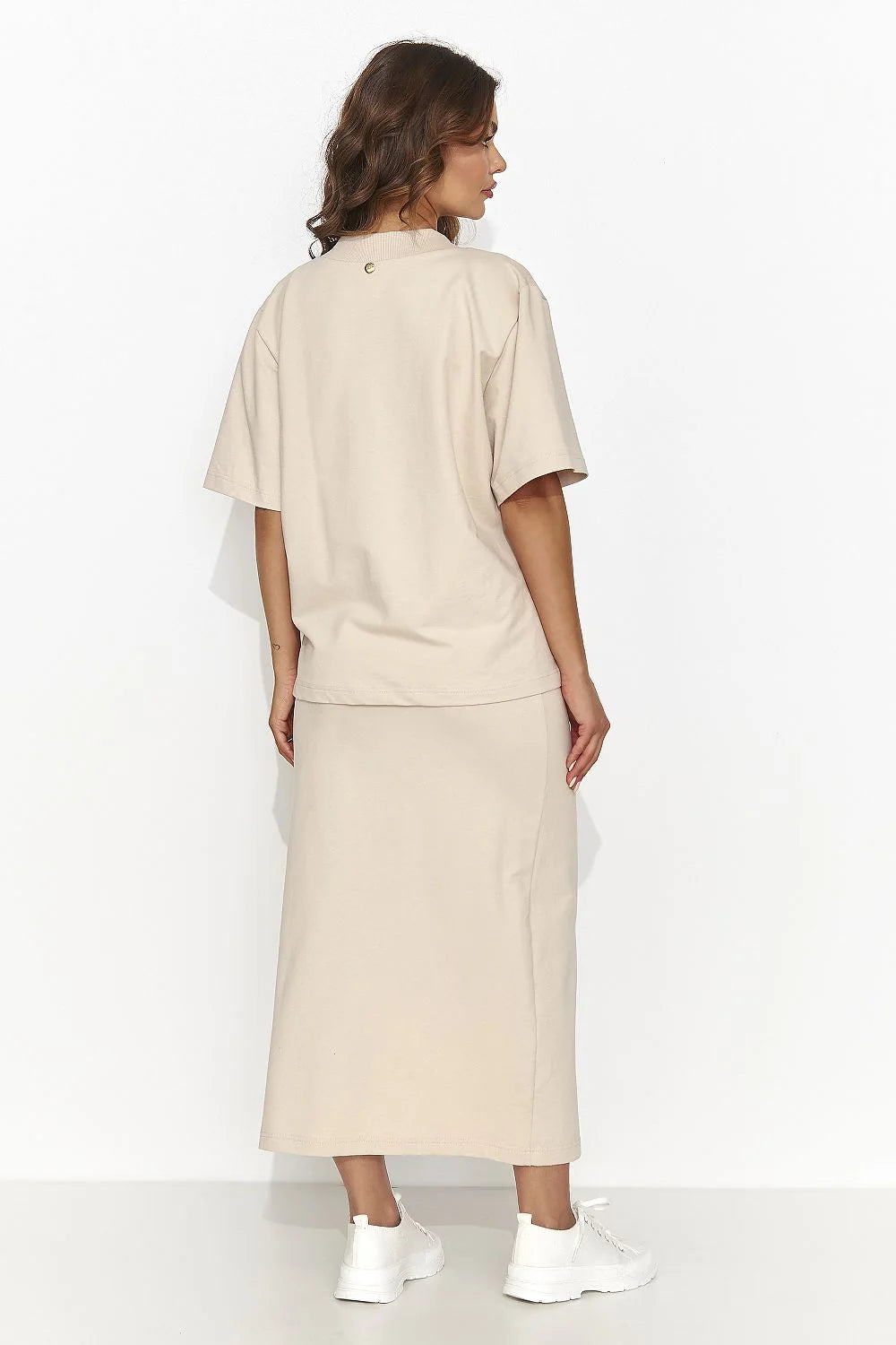 Ensemble féminin coordonné moderne longueur midi blouse ample manches courtes jupe droite fente beige clair respirant confort