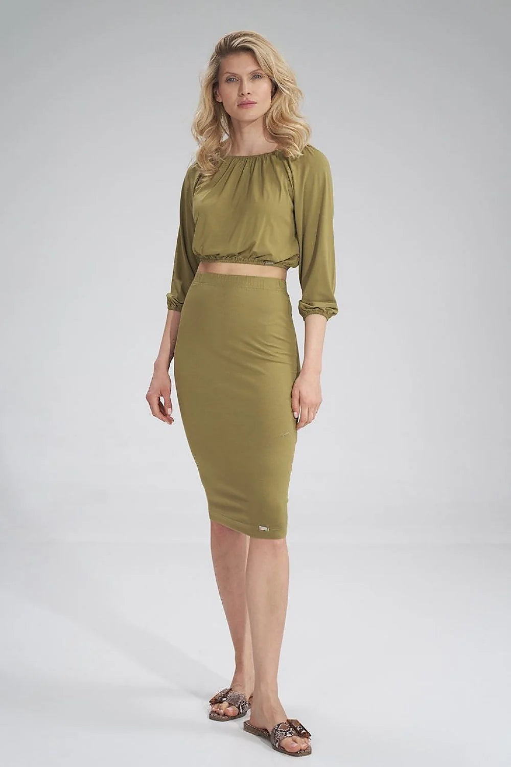 Chemisier en viscose élasthanne fluide kaki élégant manches longues encolure bateau pour femme moderne