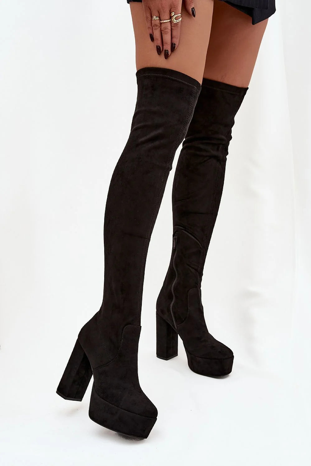cuissardes noires suédine effet daim tige haute extensible fermeture éclair intérieure plateforme épaisse talon bloc haut maintien confortable silhouette élancée