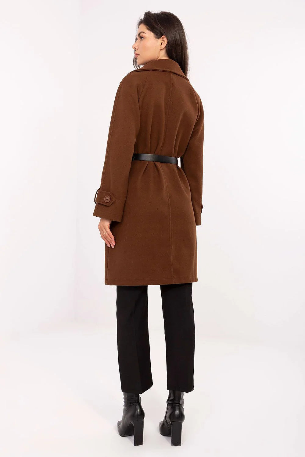 manteau femme long double boutonnage laine marron col revers coupe droite raffinée ajustable ceinture noire boucle poches latérales