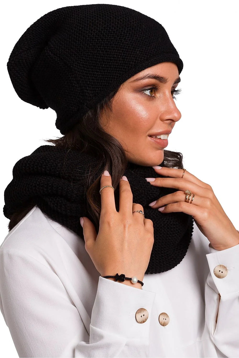 Écharpe infinie tricotée pour femmes douillette et chaude couleur noire matériau acrylique 100% style intemporel élégant