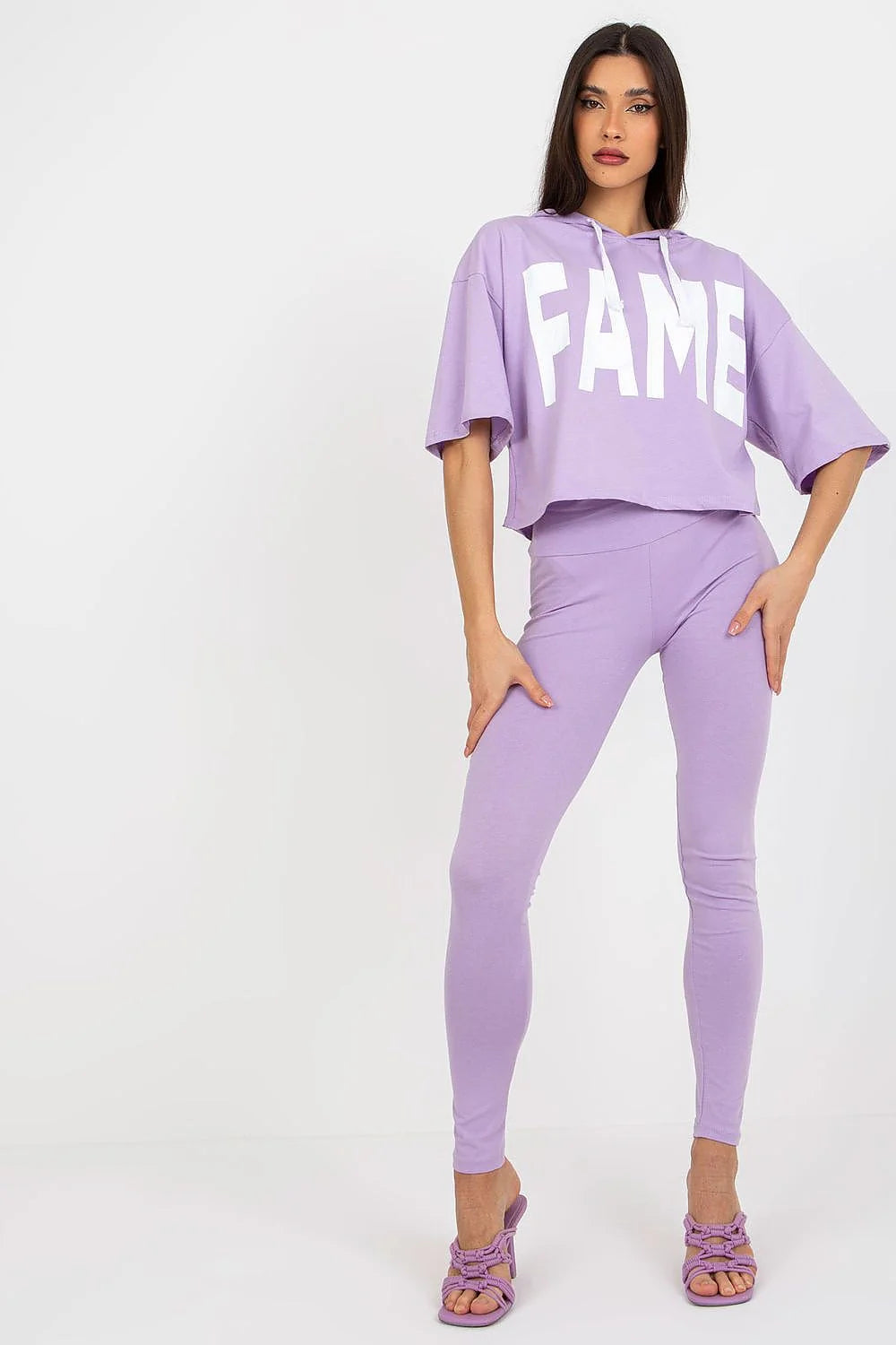 Ensemble sportif moderne femme sweat à capuche crop top leggings extensibles coton élasthanne look athleisure
