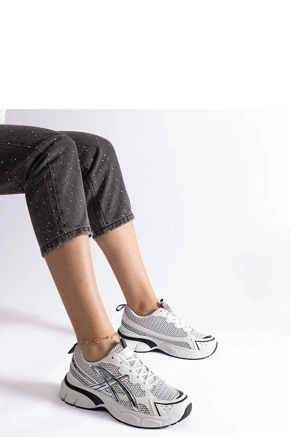 Baskets sportives pour femme design moderne blanc noir gris mesh caoutchouc basse activité quotidienne