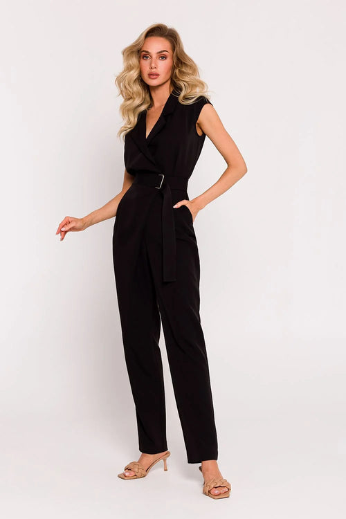 Combinaison sans-manches col v revers ceinture boucle métal tissu crêpe fluide noir pantalon jambe droite moderne élégante femme