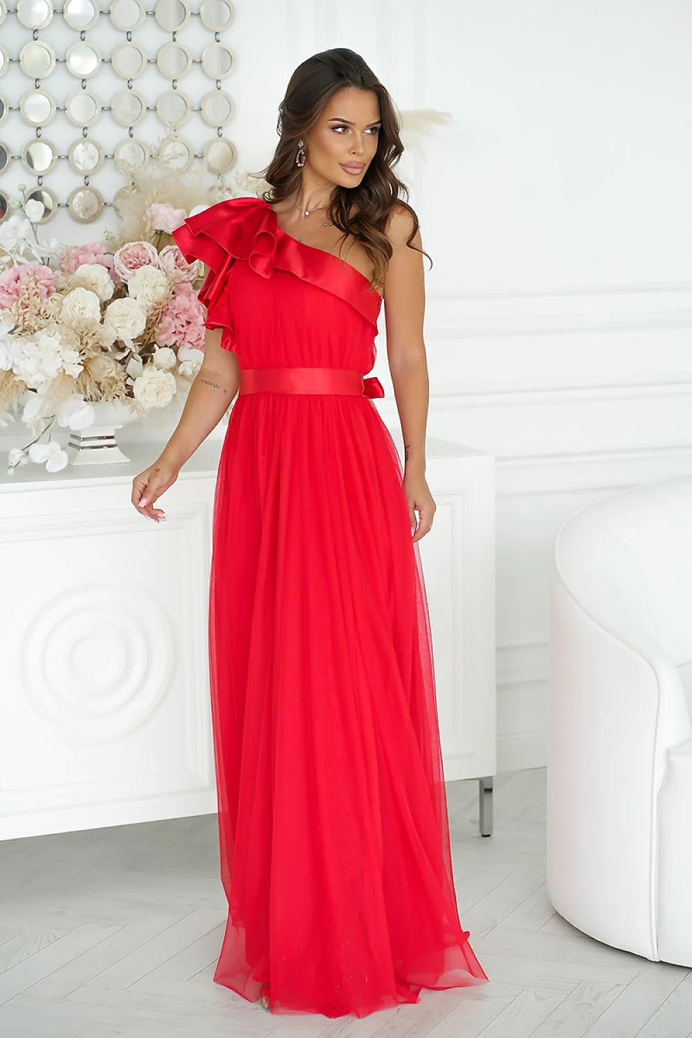 Robe longue Bicotone sans manches épaule froncée volants satin rouge vif soirée élégance femmes
